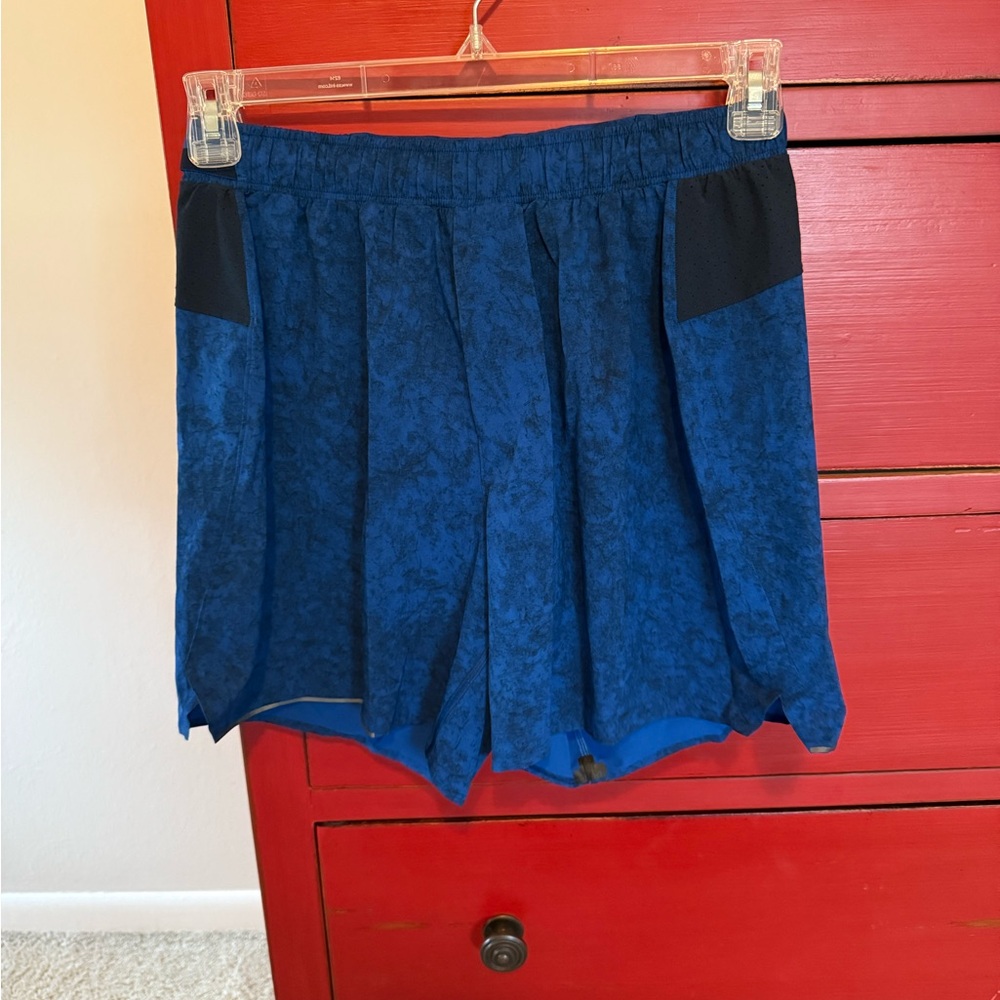 Lululemon Shorts - M - EUC